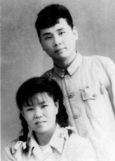 王善朴和杨华瑞夫妇如今经常一同出游,生活幸福.