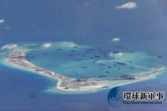 美军舰号称闯南海 实则被中国两艘军舰夹着转