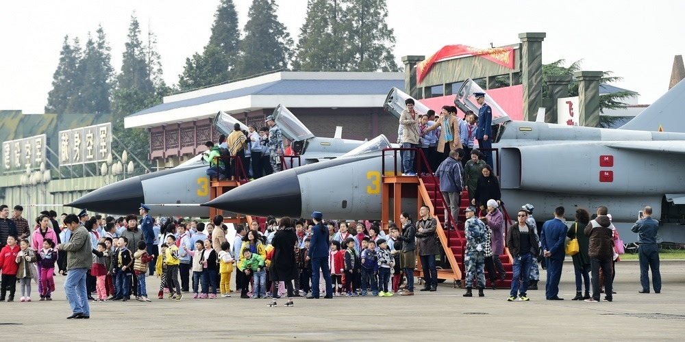 中国人民解放军空军成立66周年纪念日,空军驻杭某部在杭州笕桥机场