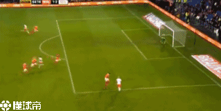 第79分钟,罗本于小禁区右侧的射门稍稍偏出右侧立柱.