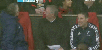 gif:恍如隔世 慈善赛小贝助攻斯科尔斯破门