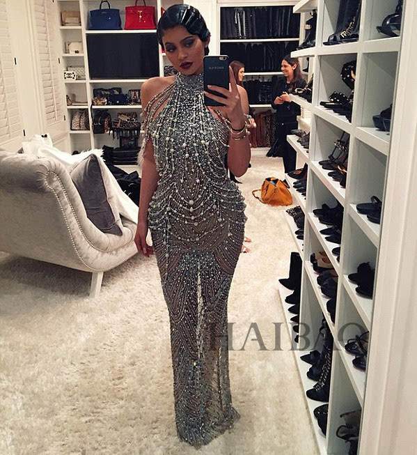 凯莉·詹娜(kylie jenner) 亮相克里斯·詹娜 (kris jenner) 60岁生日