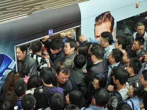[搞笑]如何优雅表达北京地铁很挤?笑中全是泪啊!