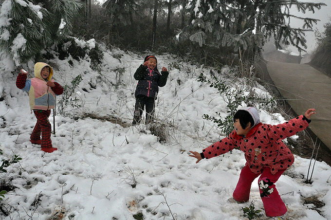 打雪仗