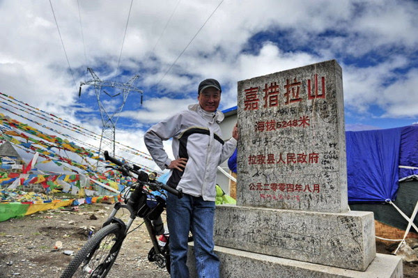 旅游 正文  一路的高歌 拉孜县,嘉措拉山垭口 海拔5248米 几个藏民,三