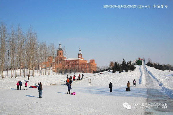 今年伏尔加庄园新增添的城堡滑雪项目为哈尔滨的冰雪旅游又添了