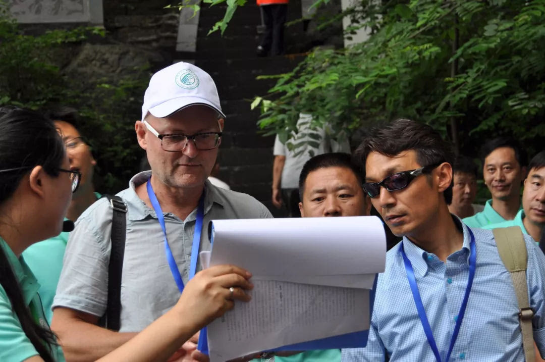 联合国教科文组织专家走进伏牛山世界地质公园洛阳白云山进行考察评估