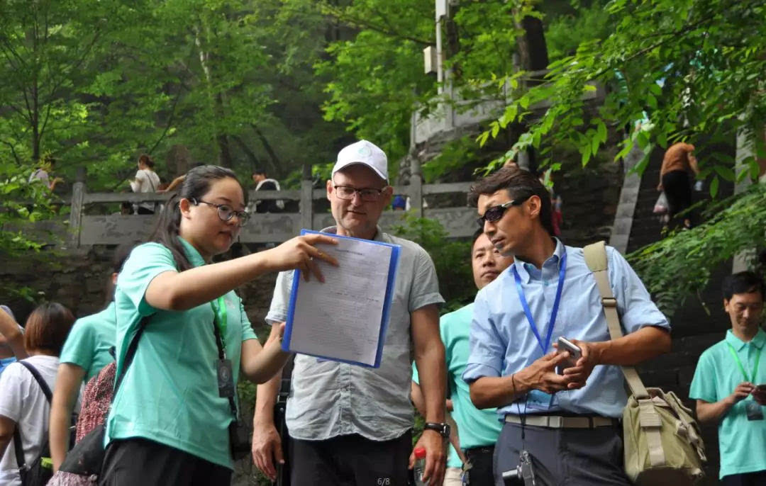 联合国教科文组织专家走进伏牛山世界地质公园洛阳白云山进行考察评估