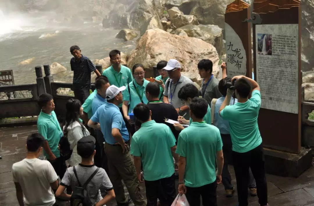 联合国教科文组织专家走进伏牛山世界地质公园洛阳白云山进行考察评估