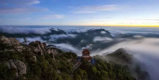 联合国教科文组织专家走进伏牛山世界地质公园洛阳白云山进行考察评估