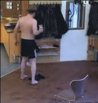 搞笑GIF趣图：别，我还没扎安全绳呢