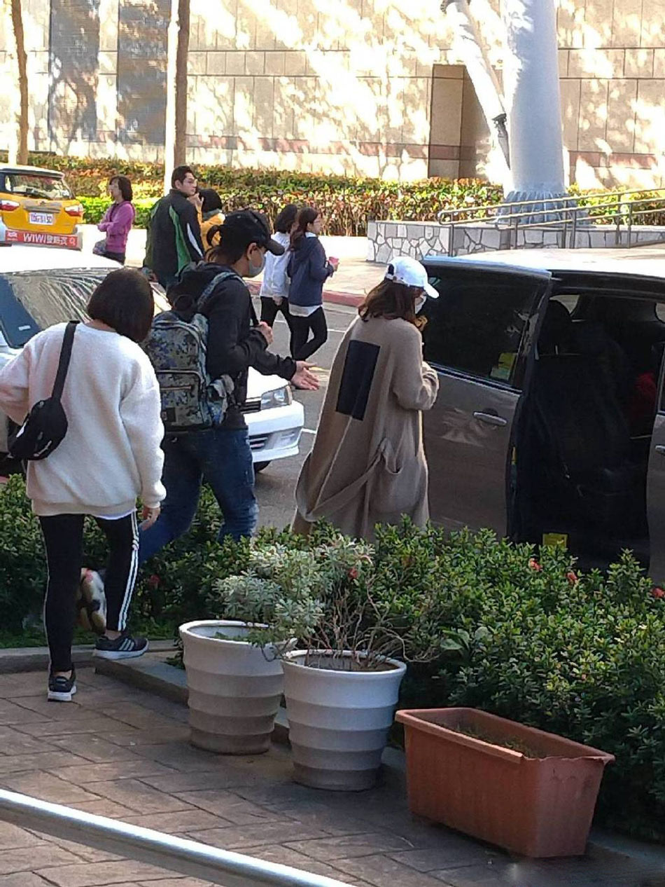 吴奇隆妈妈证实刘诗诗怀孕5个月 孩子是自然受