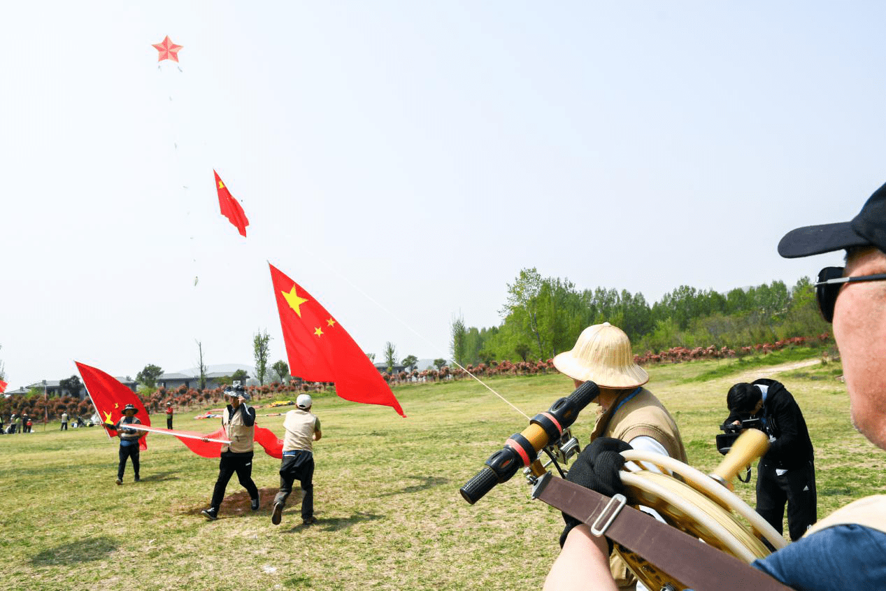 三月三河南首届风筝交流大会在嵖岈山成功举办