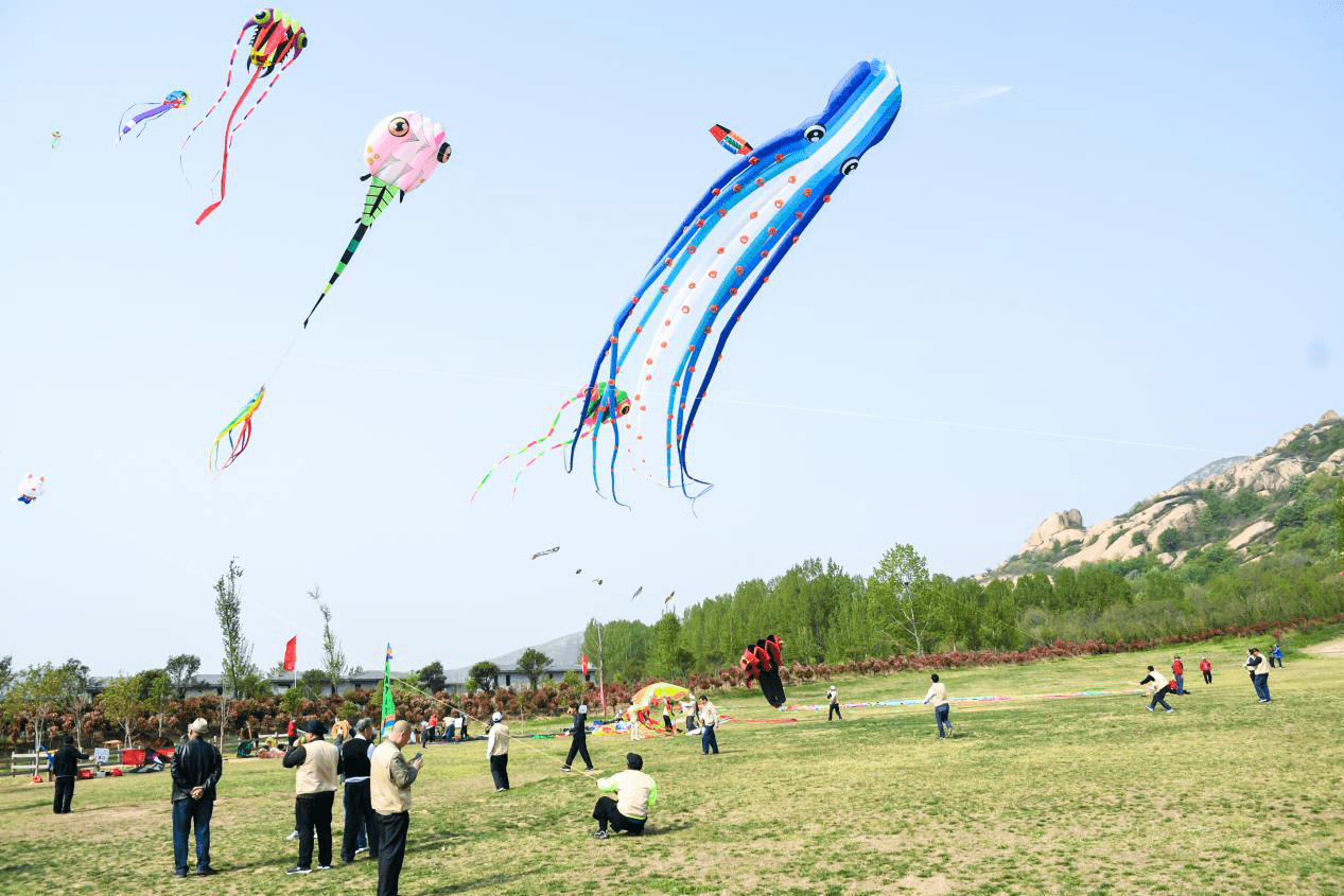 三月三河南首届风筝交流大会在嵖岈山成功举办