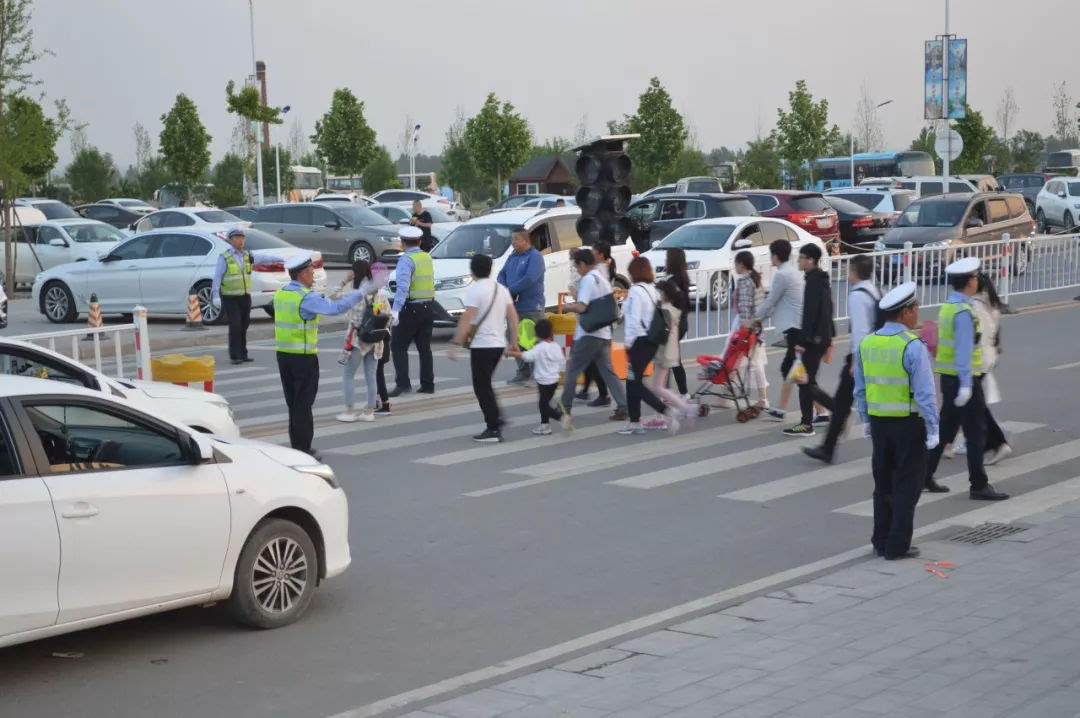 微笑在脸，服务在心，新乡南太行五一小长假完美收官！