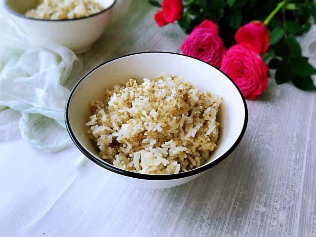 白米饭营养太低,加它一起煮出来,大肚腩平了腰