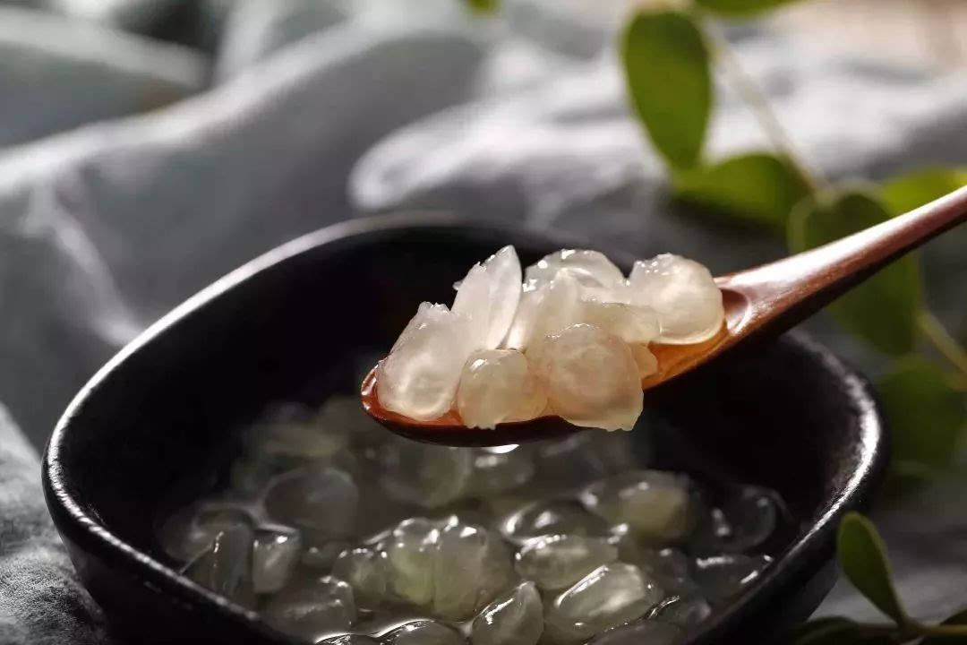 养颜护肤的桃胶+皂角米+雪雁甜品,低热量饱腹