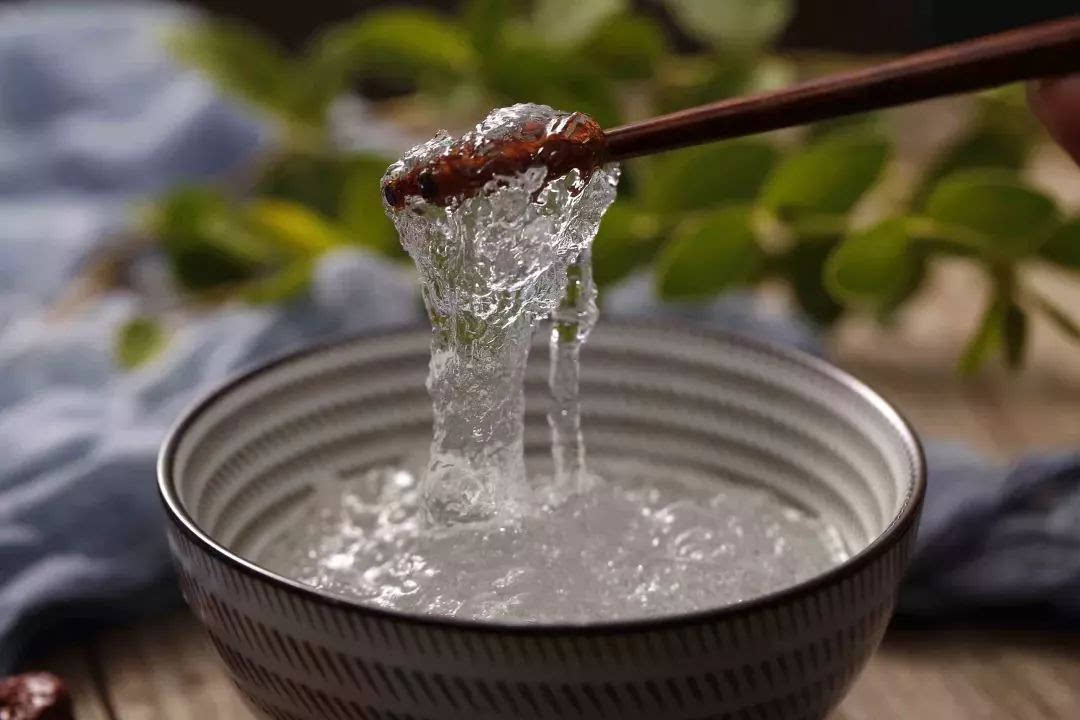 养颜护肤的桃胶+皂角米+雪雁甜品,低热量饱腹