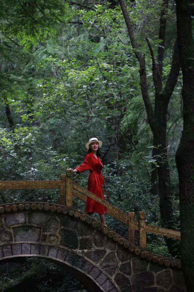 拍抖音！赢大奖！小小莎打卡鸡公山，约你 #浪在23度的夏天