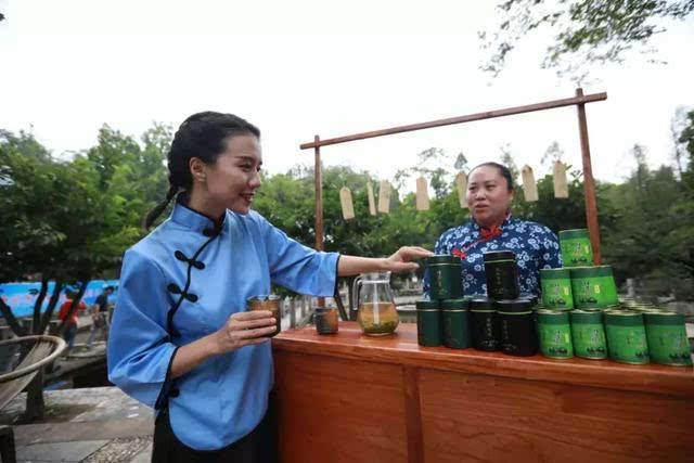 拍抖音！赢大奖！小小莎打卡鸡公山，约你 #浪在23度的夏天