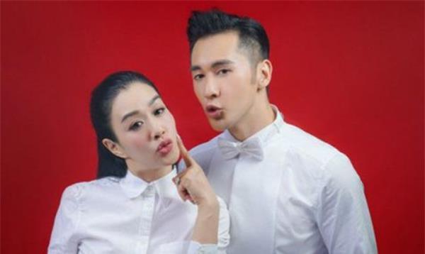 明星结婚证件照,baby斗鸡眼,钟丽缇亲亲,沈腾