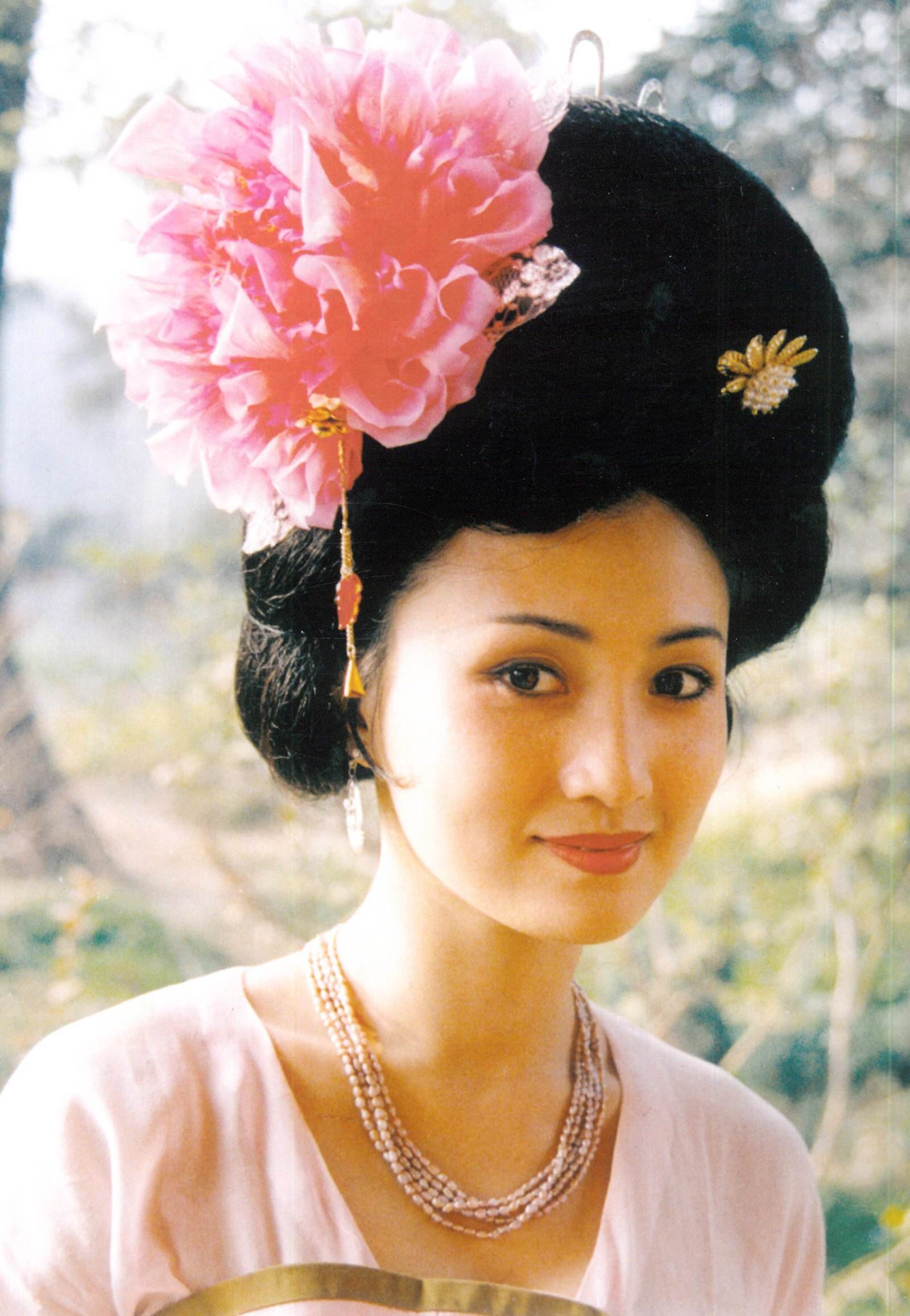 片1962年香港电影《杨贵妃》李丽华1986年中国台湾电视剧《杨贵妃》冯宝宝1990年电视剧《唐明皇