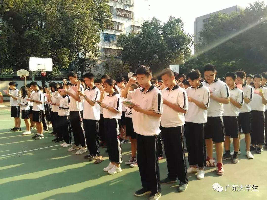 汕头市六都中学位于 汕头市潮南区峡山街道蝴蝶山南麓, 环境优美