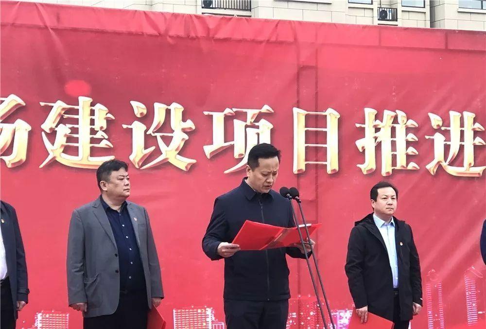 今天开工的嘉元佰盛广场项目建成后,将突破龙口市商业区"单中心"的