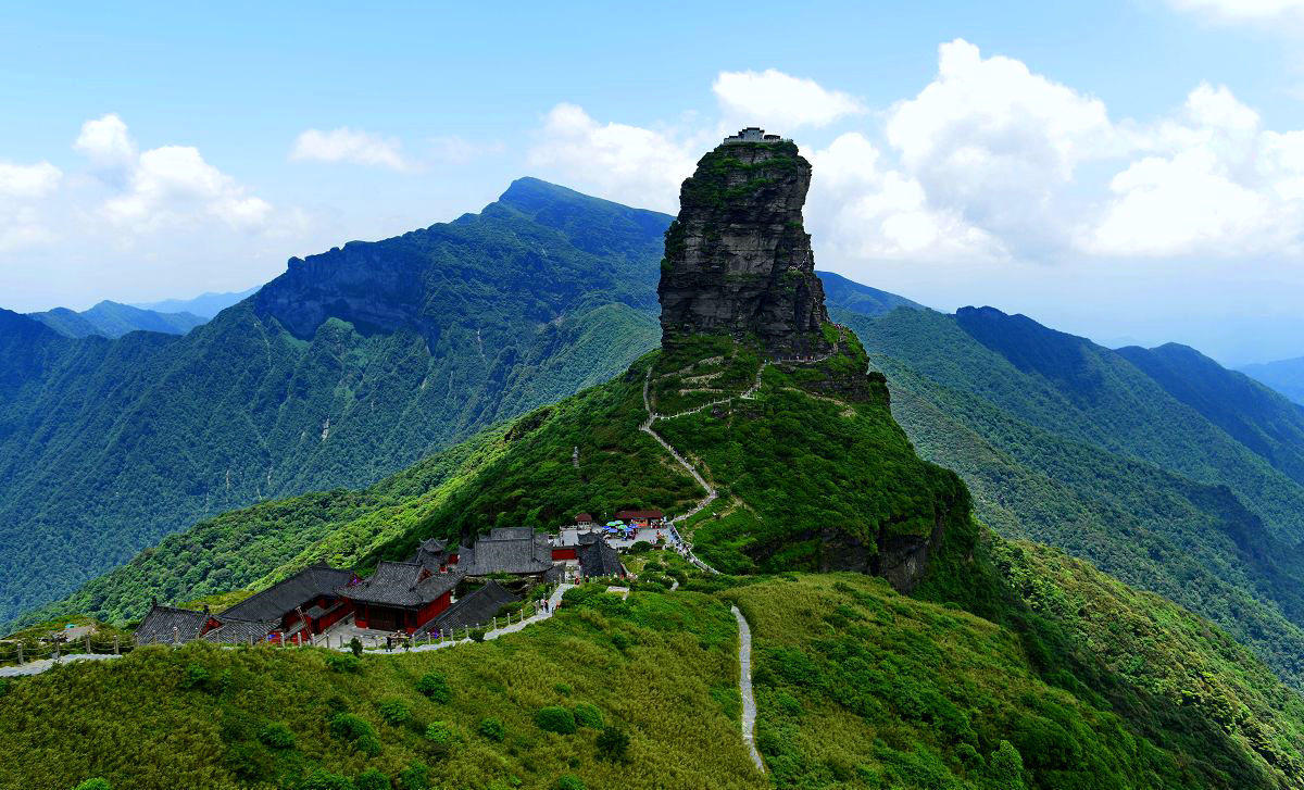 贵州最东边的市,靠近湖南,梵净山就在这里