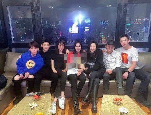 赌王女儿何超欣晒出近照,大眼尖下巴牙套不见了,颜值又上新台阶
