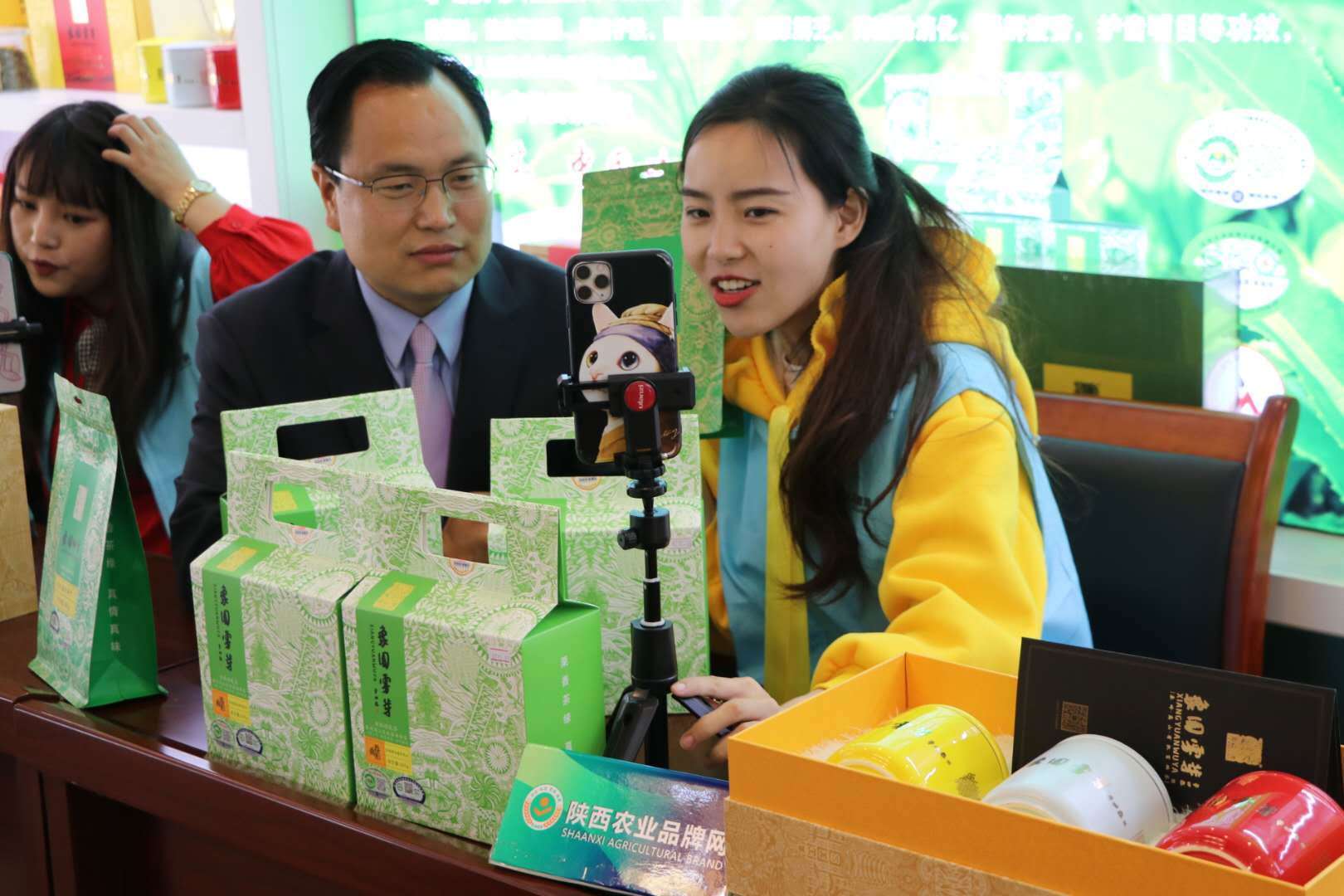 陕茶代言人走进茶香商洛 新媒体助力陕茶推广