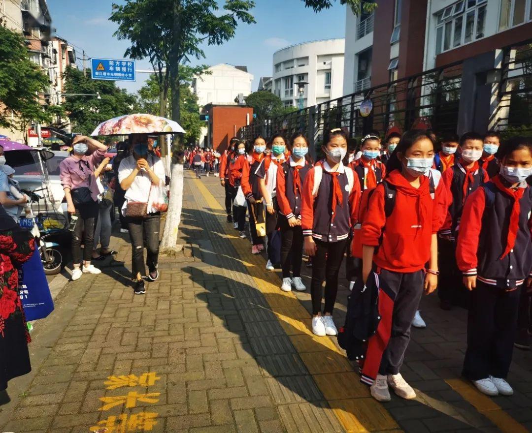 春风化雨 相逢如初——都江堰市光明团结小学开学第一天