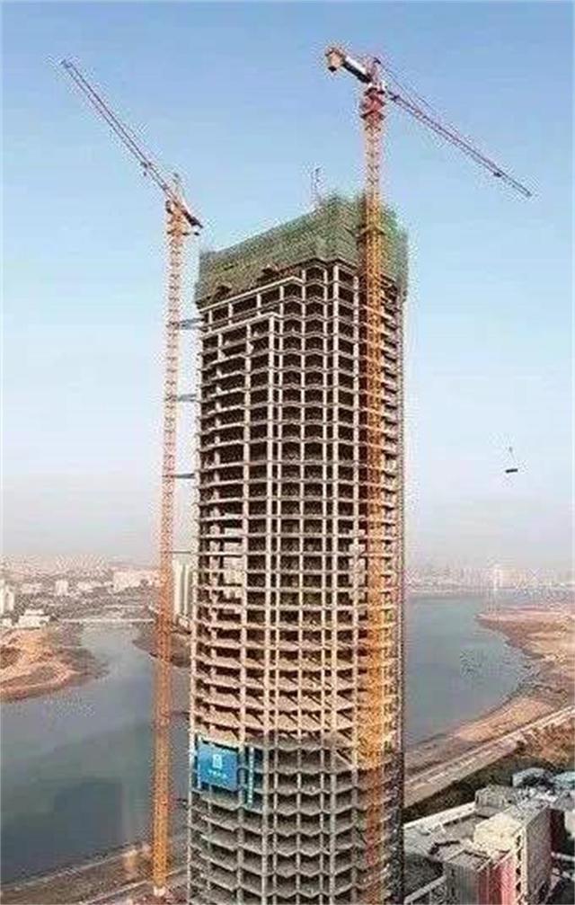 我国各地的四大烂尾楼工程,分别在大连,成都,厦门,泉州