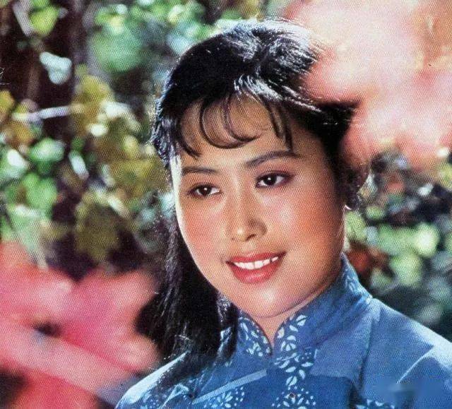 正文 1979年,年近30岁的斯琴高娃在电影《归心似箭》中扮演女主角齐