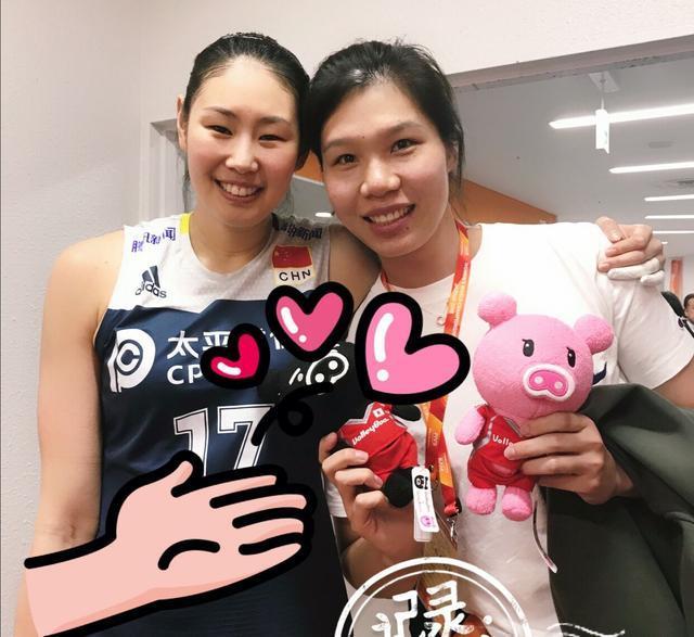 中国女排大姐大颜妮学生长裙抢镜获赞,球迷:赶快找个男朋友吧!