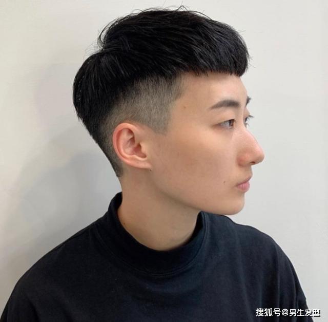 男生不要留"过耳"发型了,这4款短发干净帅气,很适合天