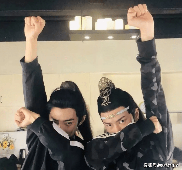 肖战变"路飞"王一博就变"索隆",告知外界:两人关系好着呢!