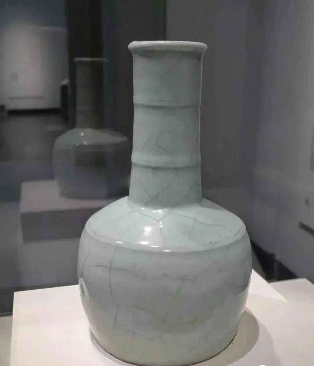 南宋 官窑弦纹直颈瓶,美国弗利尔美术馆藏