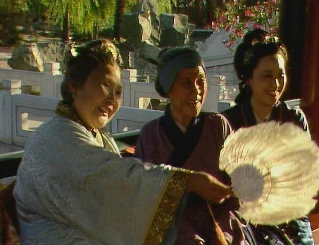 刘姥姥二进大观园,在蘅芜苑为何一句话也不说?