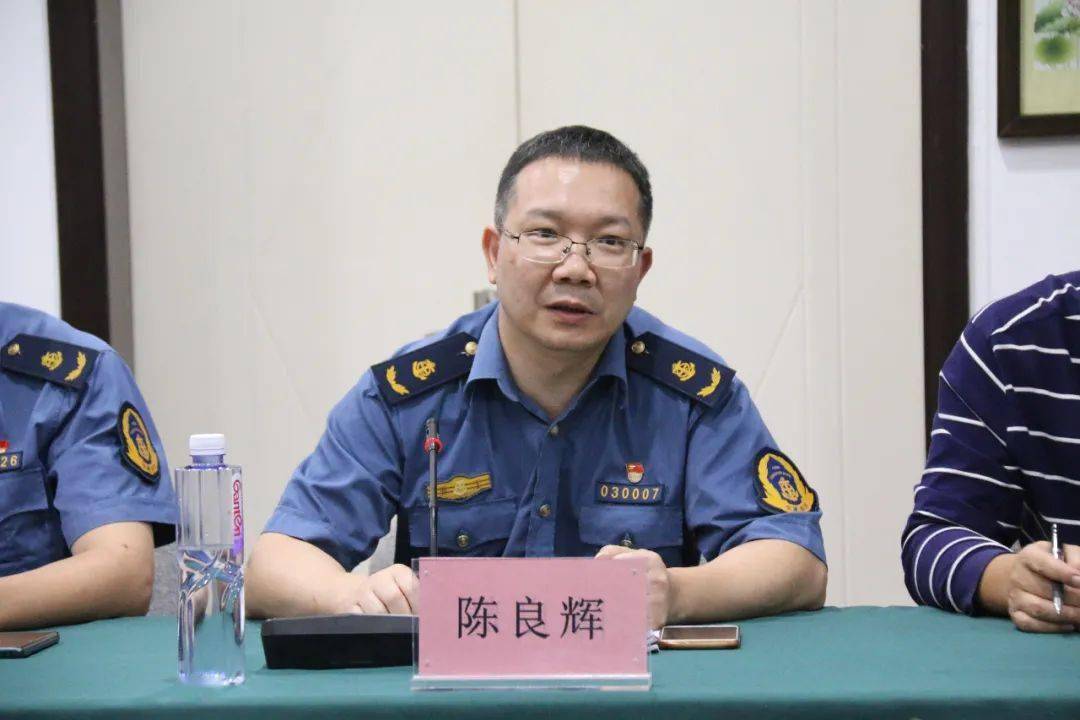 队长陈良辉 ,温州市交通执法高速公路执法一队队长高宇 ,高速交警直属