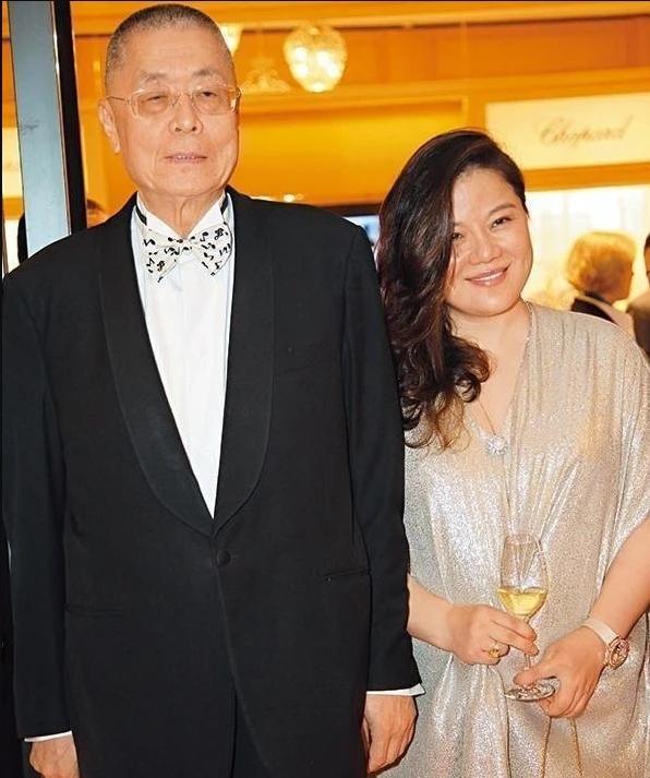 打破赌王纪录!81岁钢琴大师刘诗昆再当爸,44岁妻子为其诞下女儿