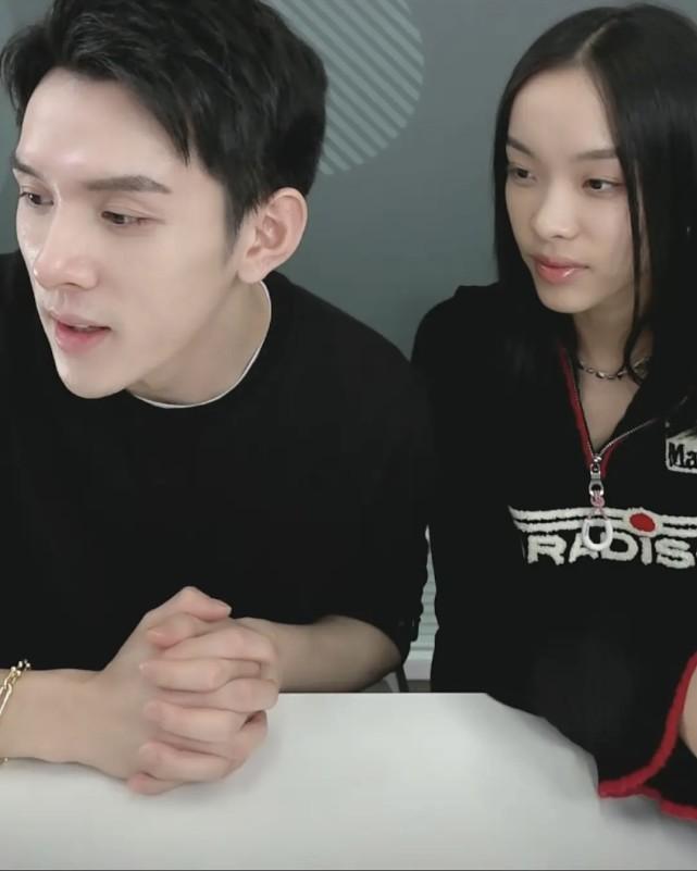 李佳琦全家是"人才",他本人从柜哥变明星主播,妹妹是当红歌手