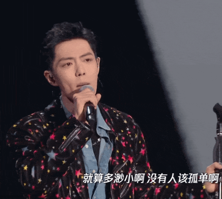 战战的舞台表现力依然绝绝子,镜头捕捉能力好强,立麦,挑眉还有温柔的