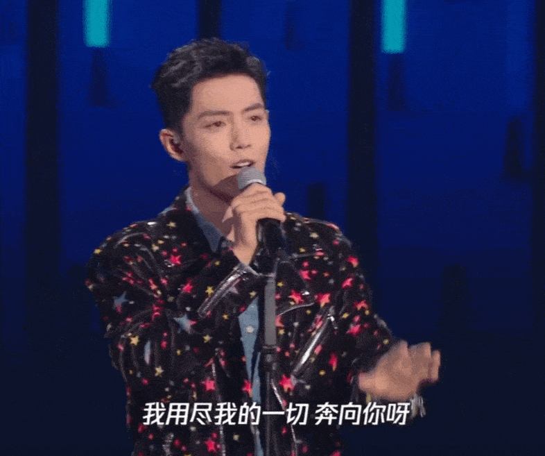 战战的舞台表现力依然绝绝子,镜头捕捉能力好强,立麦,挑眉还有温柔的