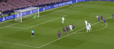 c罗造点 破门!创4大纪录,欧冠首次攻破巴萨球门,梅西沮丧