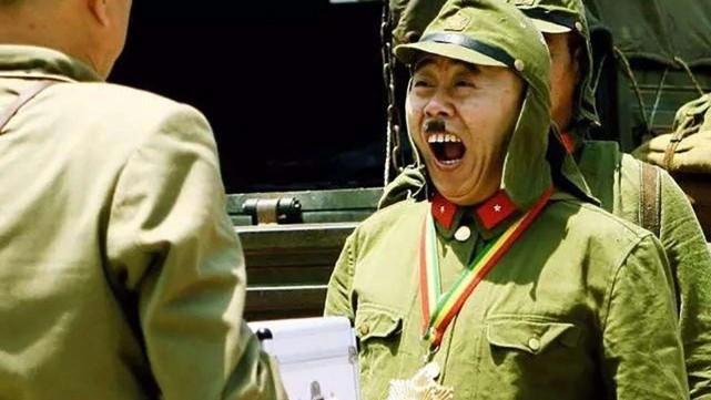 大佐到底是多大的官?为何日本士兵都想当?看看福利就明白了