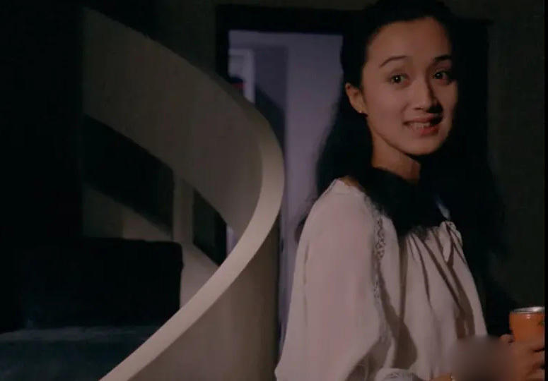 20位"妈妈专业户"年轻照:钟晓芹妈身材傲人,杨昆竟曾这般美过