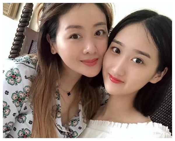 小李琳3岁女儿正面照首曝光,小年糕大眼睛瓜子脸,颜值