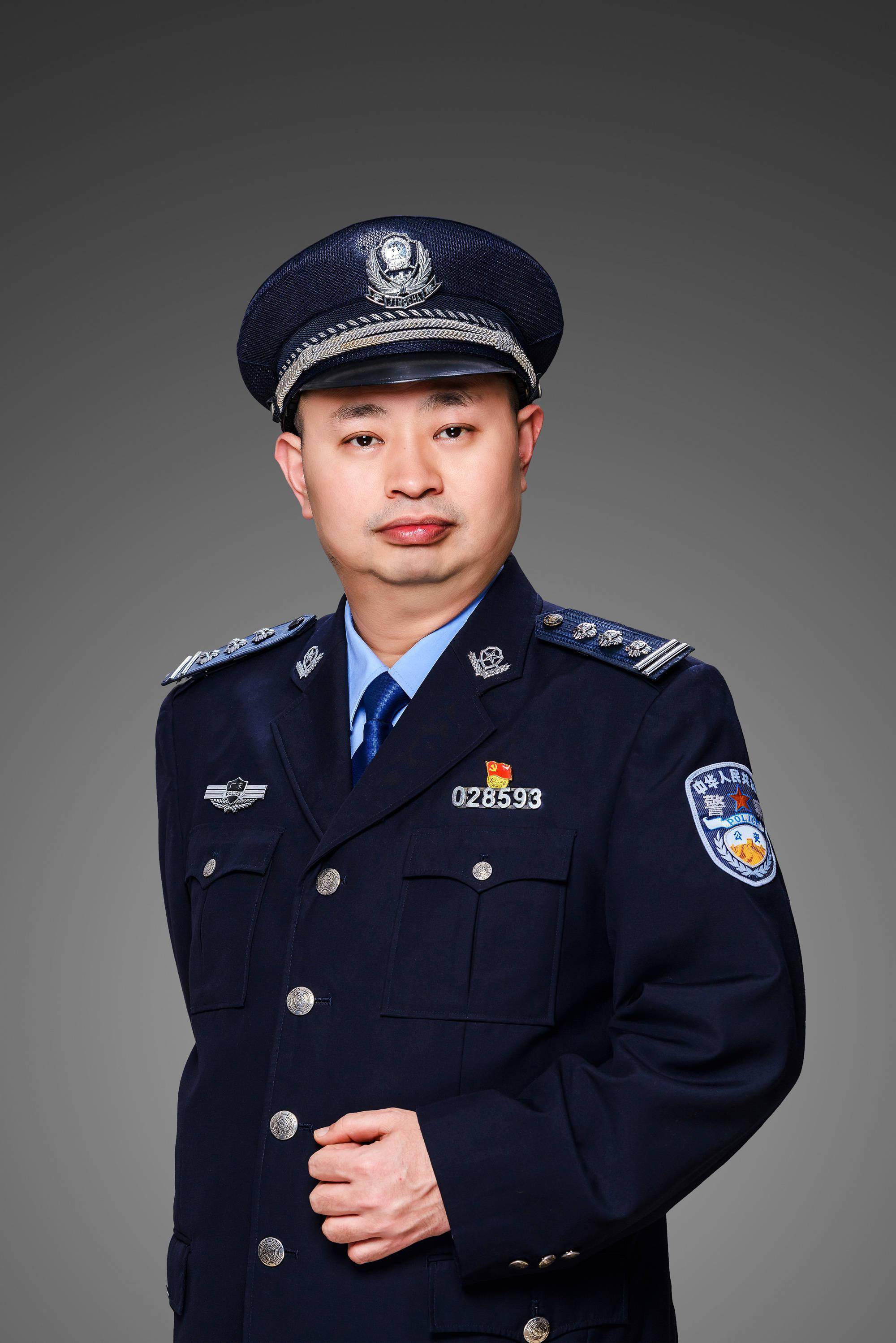 如何攻破嫌疑人心理防线 走近这位最会和嫌疑人聊天的警察 搜狐新闻