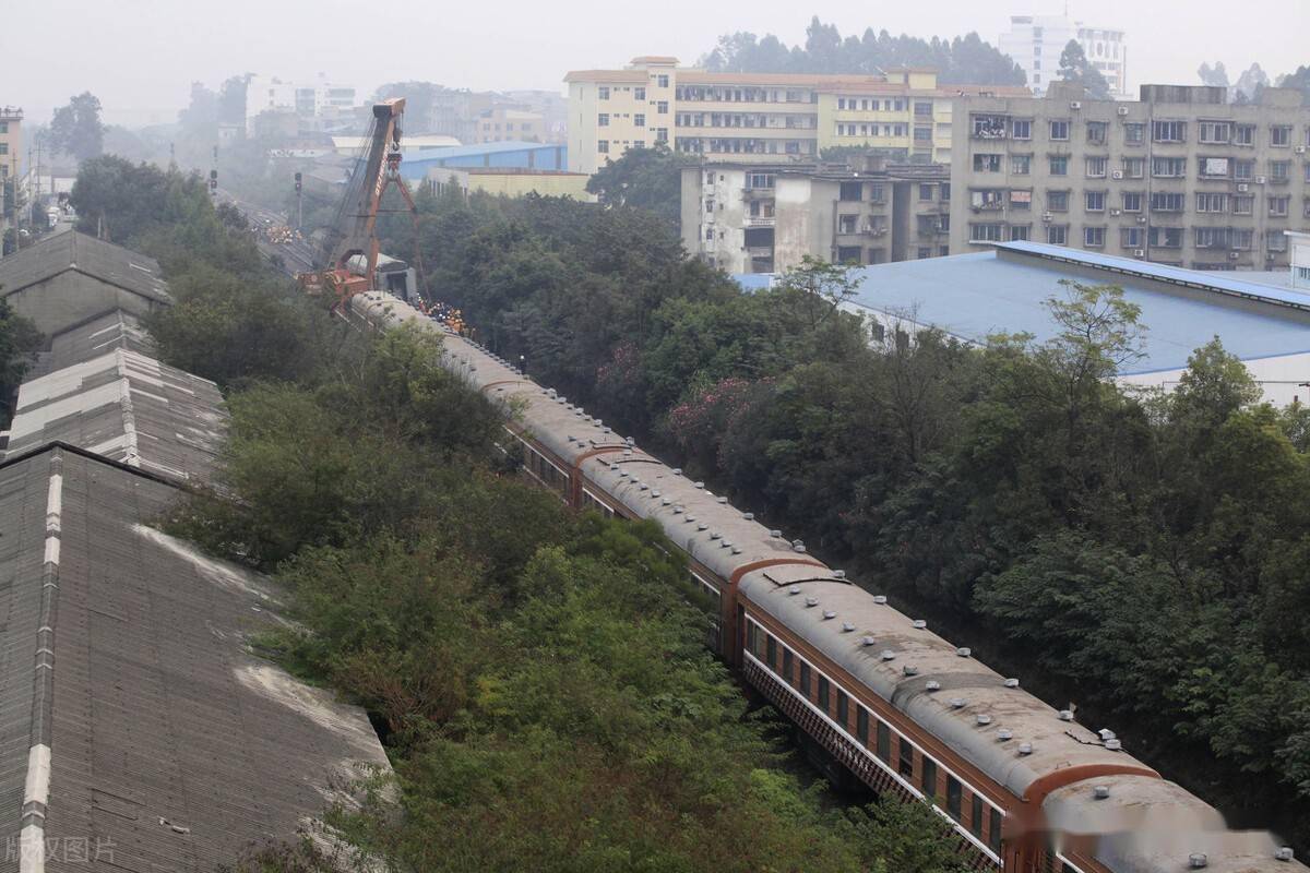 铁路老照片:K157次(北京至湛江)列车在